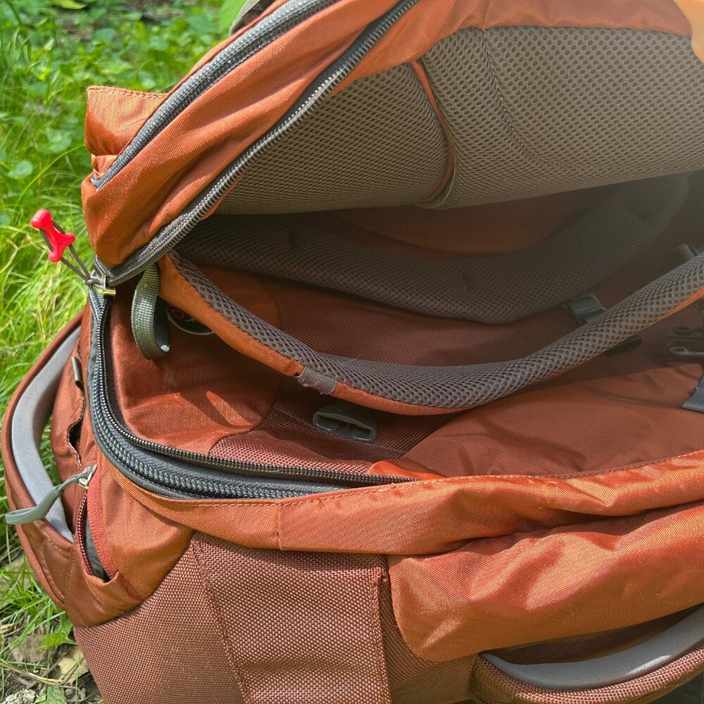 Osprey Meridian Wheeled Convertible Rolling Backpack 22 inch with dayback, 60L - Picture 14 of 16